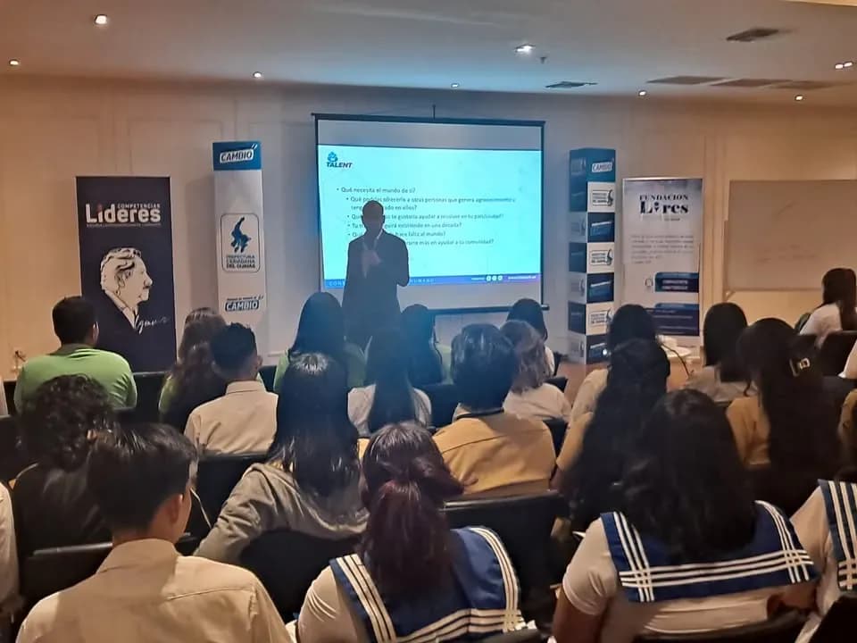 100 jóvenes beneficiados en Vacacional Competencias Lideres