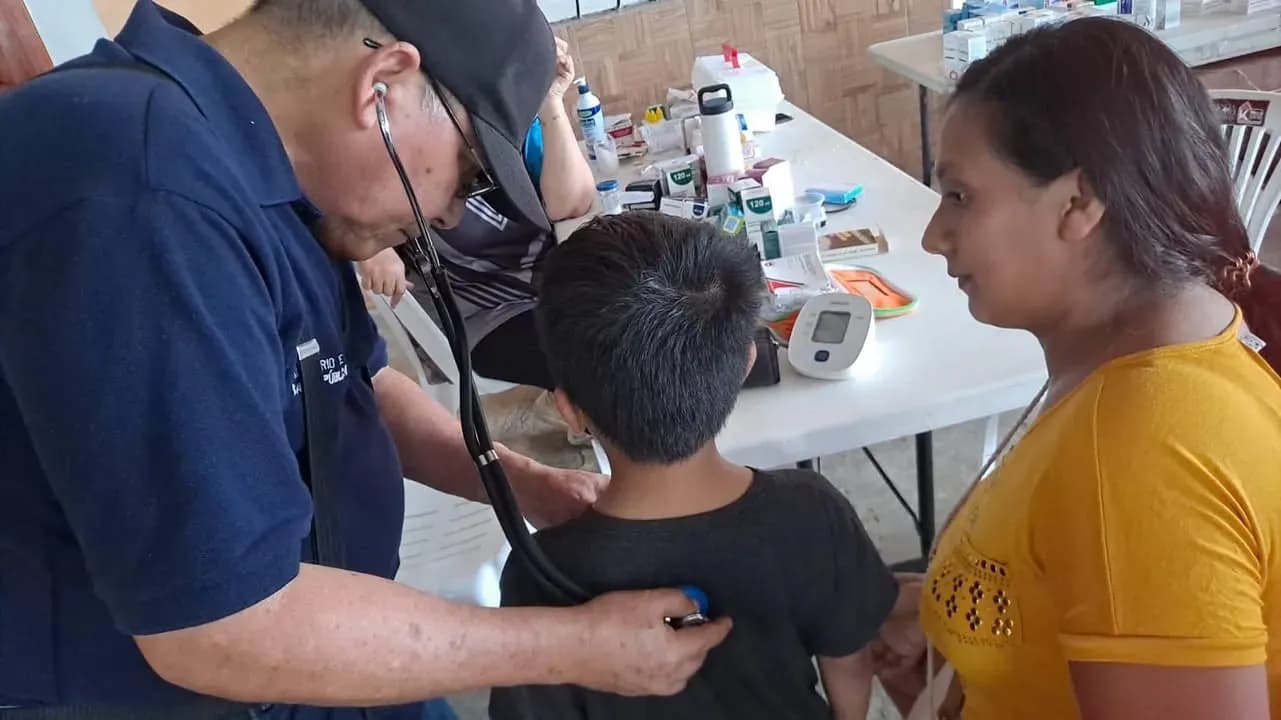 120 personas recibieron atención médica gratuita en Nobol