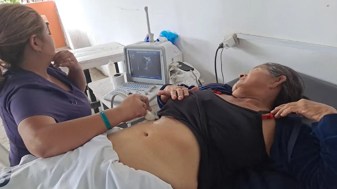 120 personas recibieron atención médica gratuita en Nobol