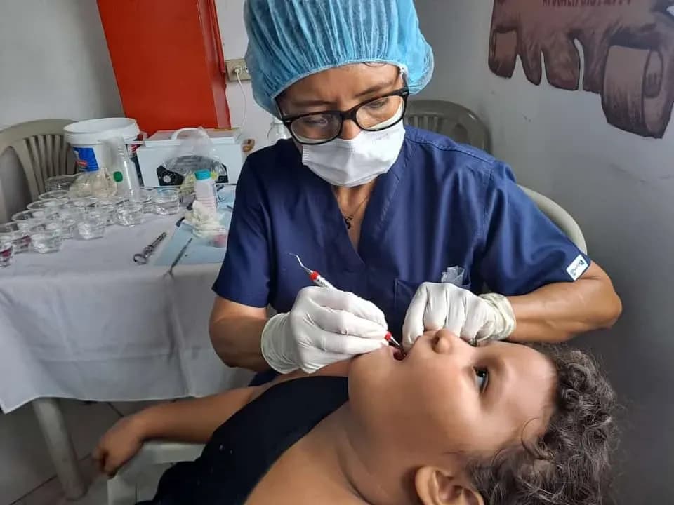 140 personas recibieron atención médica gratuita en Bastión Popular