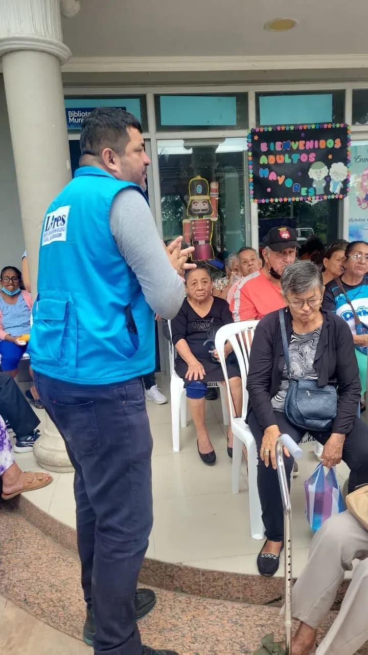 70 adultos mayores recibieron atención médica en Nobol