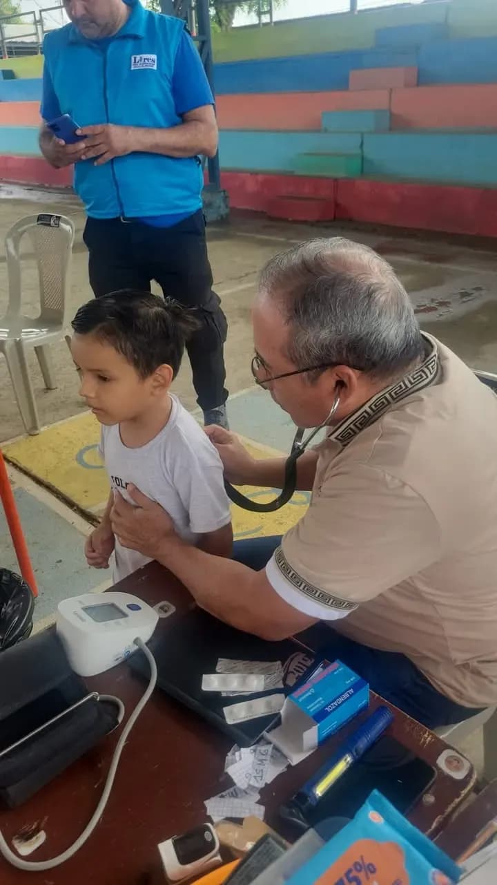 70 personas atendidas en brigada médica en Isidro Ayora