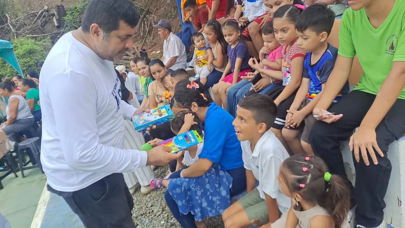 Brigada médica en Nobol beneficia a 114 personas en el recinto San José
