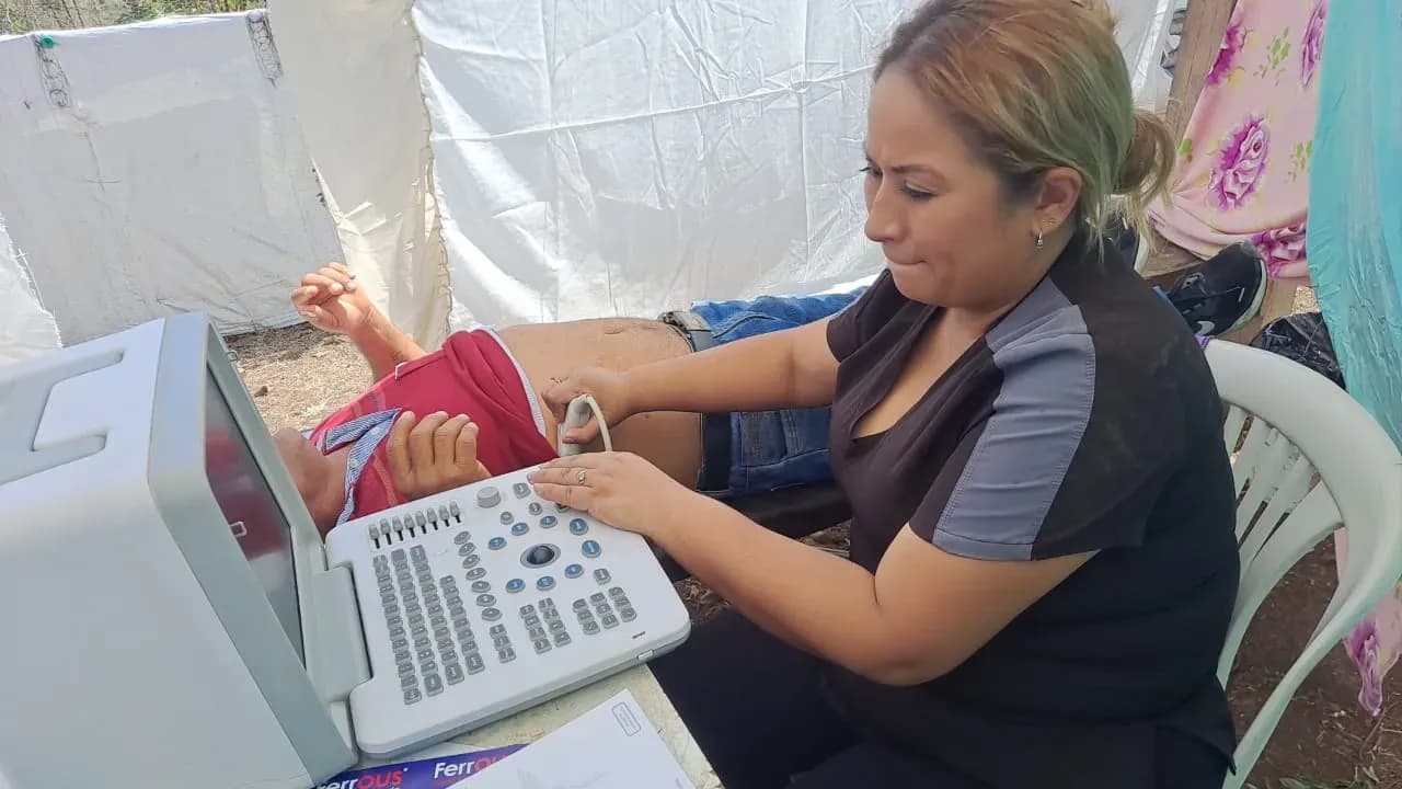 Brigada médica gratuita en Casas Viejas