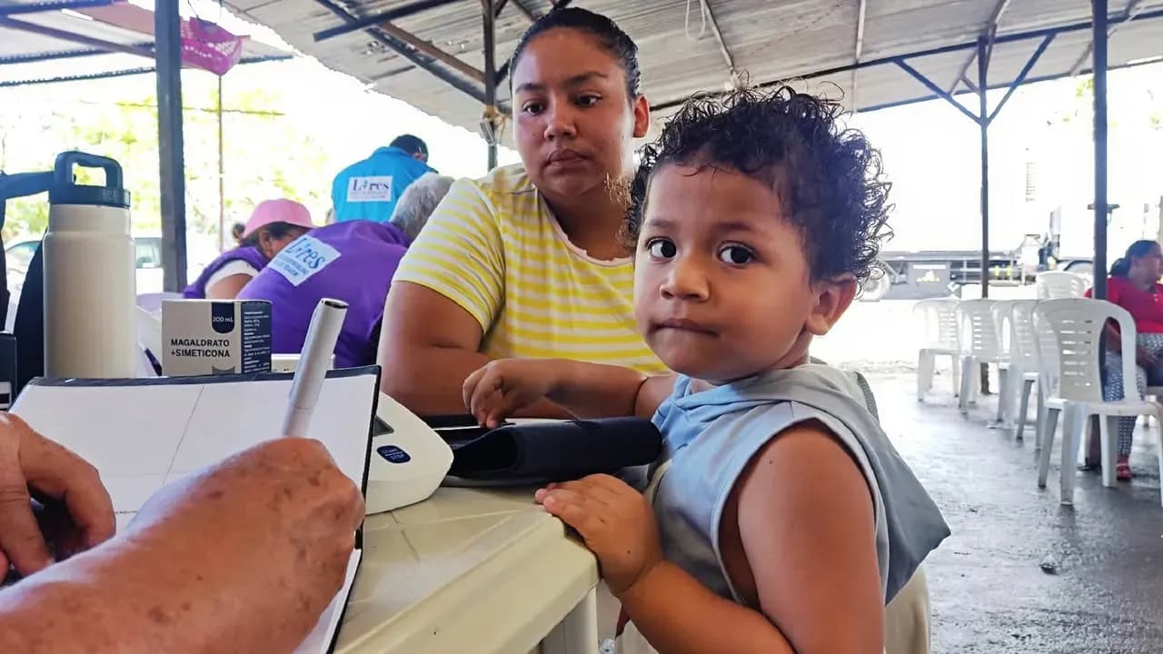 Brigada médica gratuita en Juján