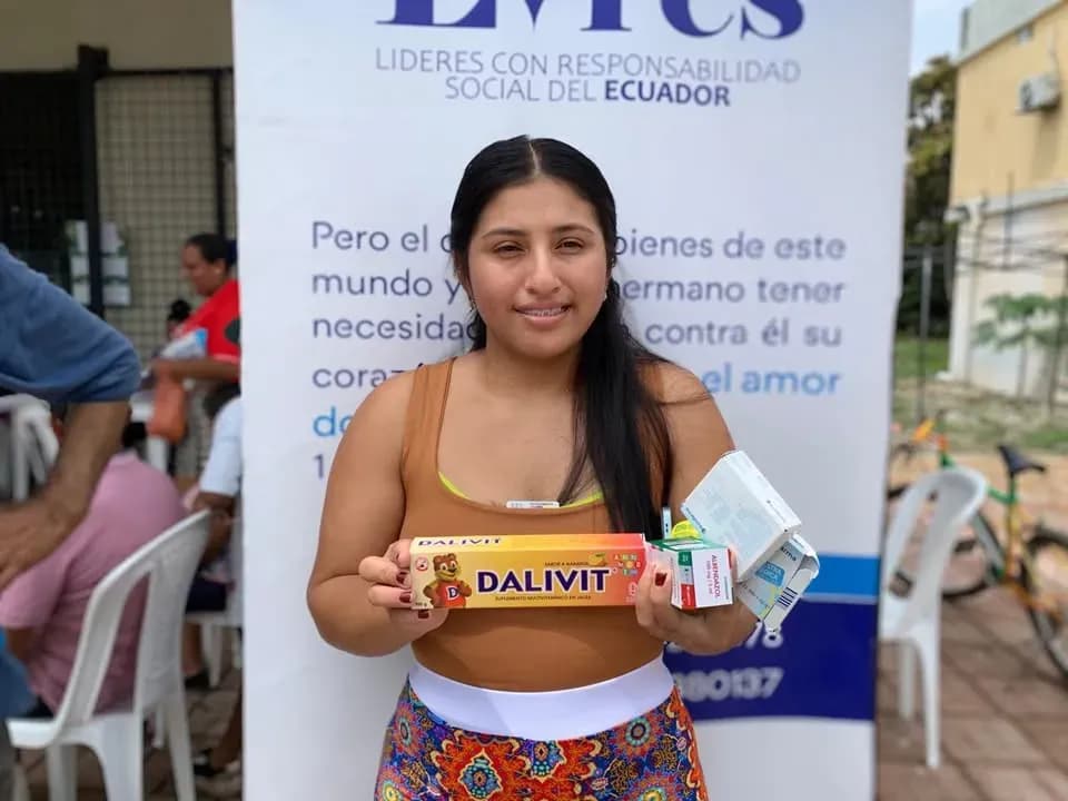 Brigada médica gratuita en Lomas de Sargentillo