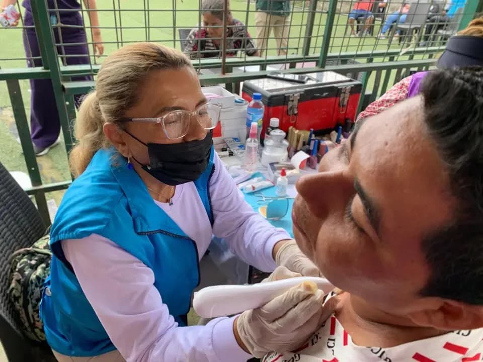 Brigada médica gratuita en Salitre