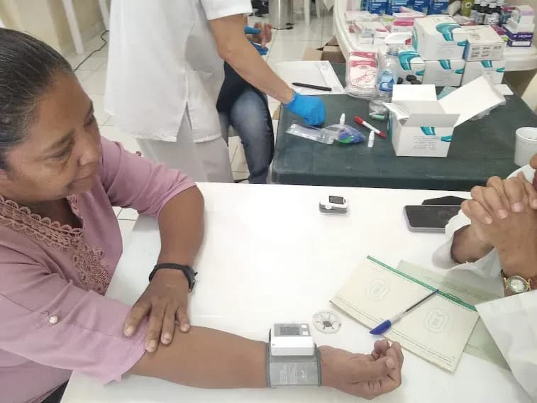 Brigada médica y pruebas de VIH en Guayaquil