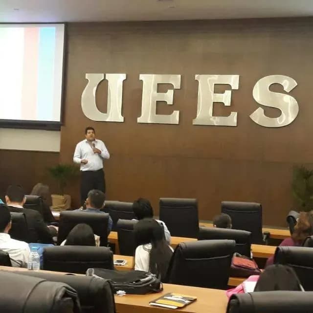 Capacitación en liderazgo ciudadano en la Escuela de Emprendimiento