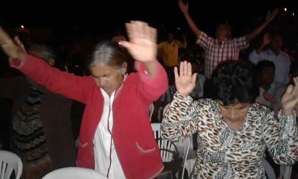 Dinner show for residents of Barrio Garay in Playas