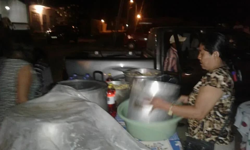 Cena show para habitantes de Barrio Garay en Playas