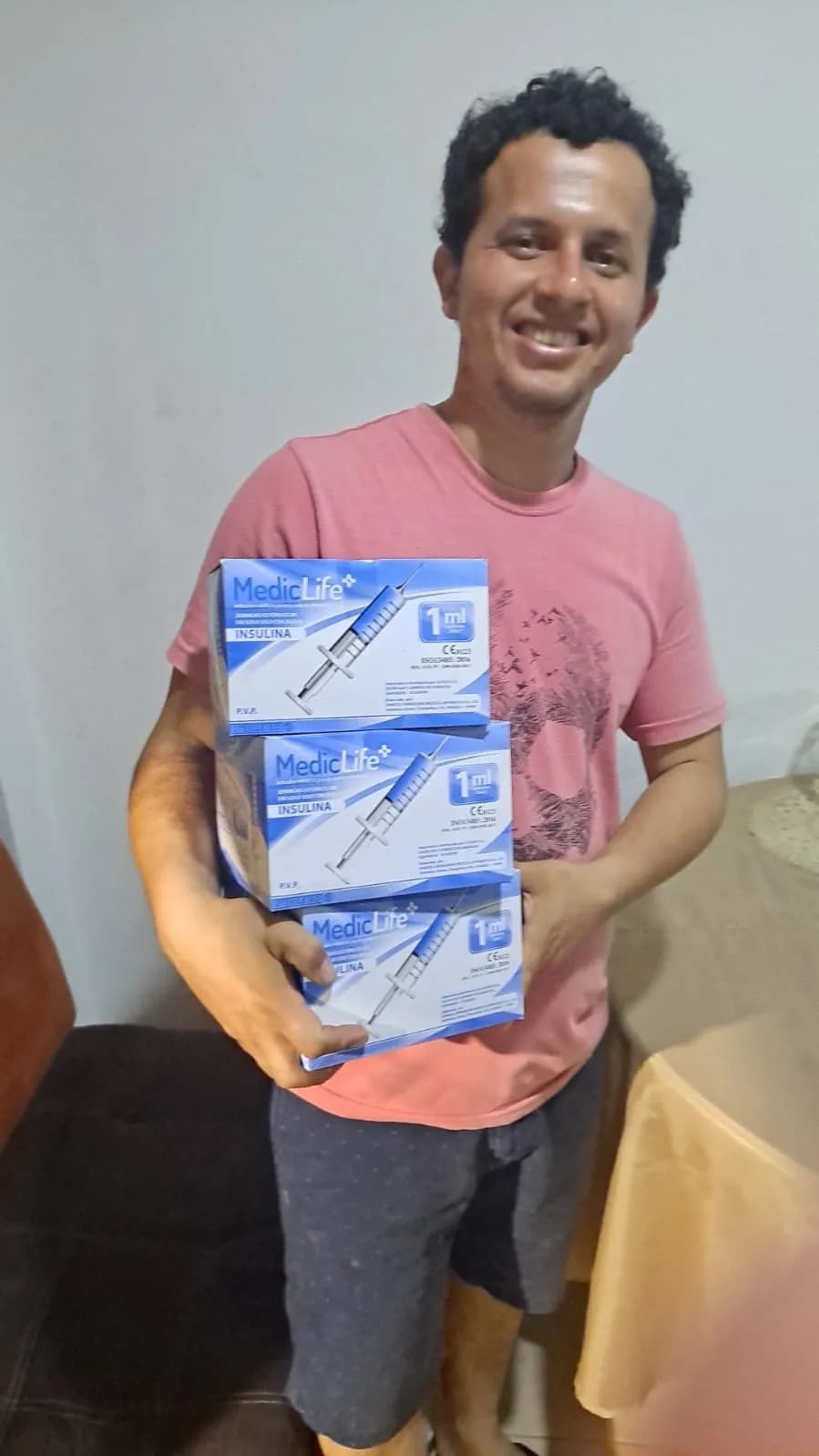 Donación de jeringas de insulina en Fundación LIRES