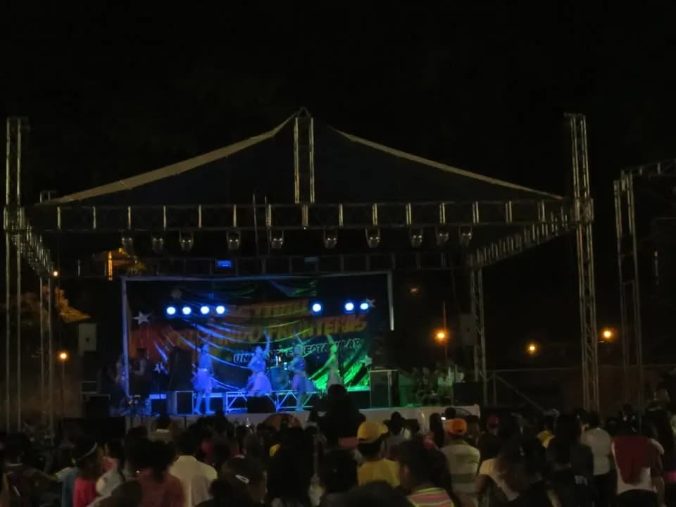 Festival cruzando fronteras en Pedro Carbo
