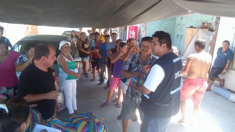 Fundación LIRES ayuda a hermanos en Manabí