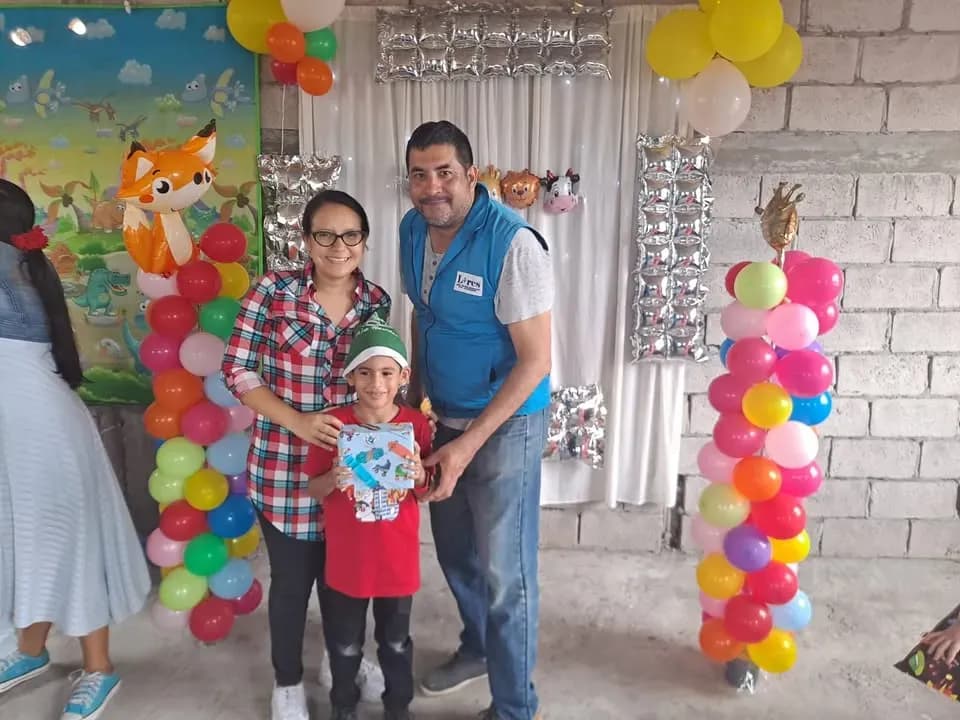 Fundación LIRES bendice a 40 niños en Guayaquil