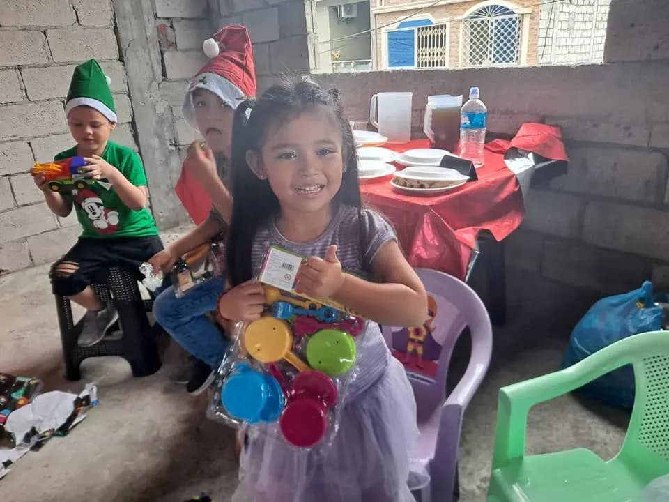 Fundación LIRES bendice a 40 niños en Guayaquil