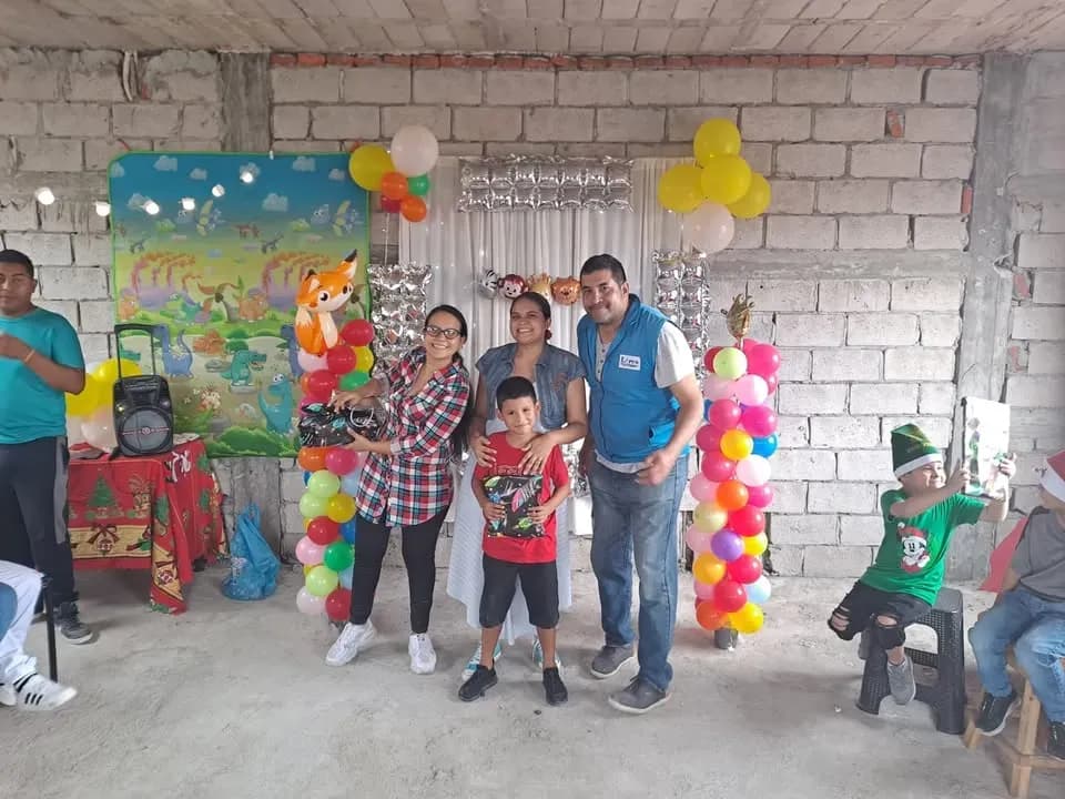 Fundación LIRES bendice a 40 niños en Guayaquil