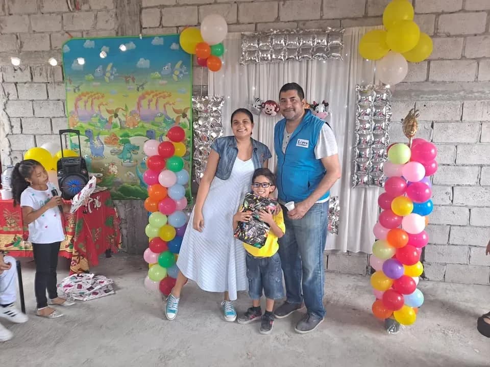 Fundación LIRES bendice a 40 niños en Guayaquil