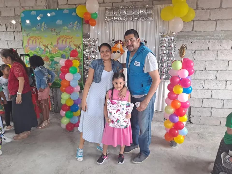 Fundación LIRES bendice a 40 niños en Guayaquil