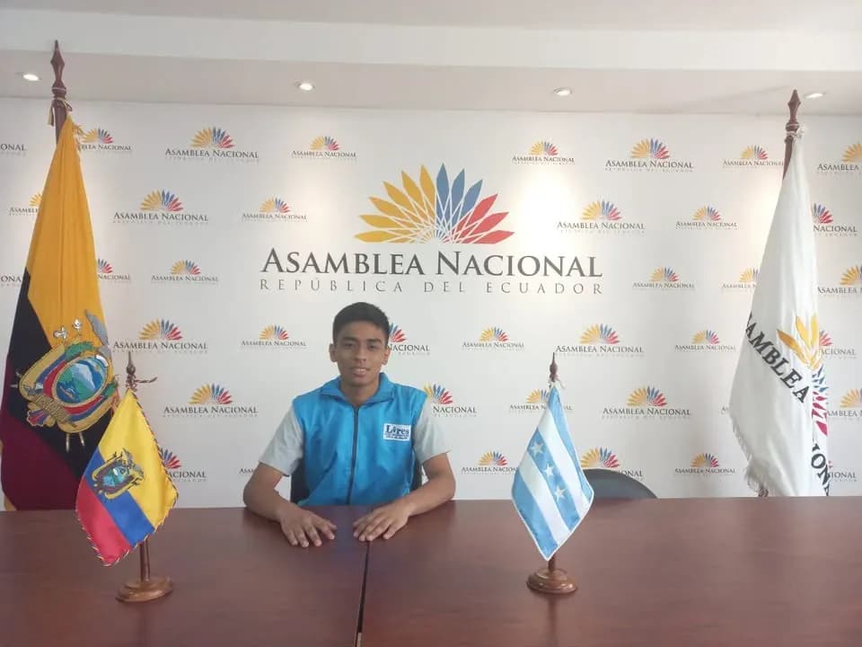 Fundación LIRES recibe condecoración por mérito social