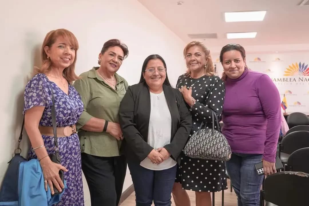 Fundación LIRES recibe condecoración por mérito social