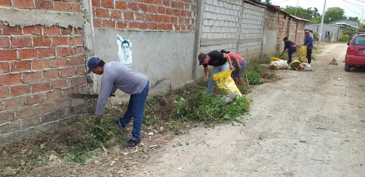 Limpieza comunitaria en Daule