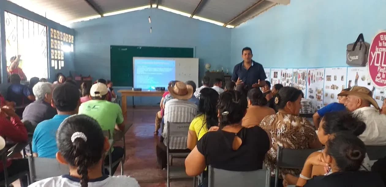 Taller de liderazgo en Juan Bautista Aguirre