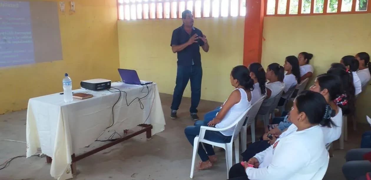 Taller de liderazgo en Juan Bautista Aguirre