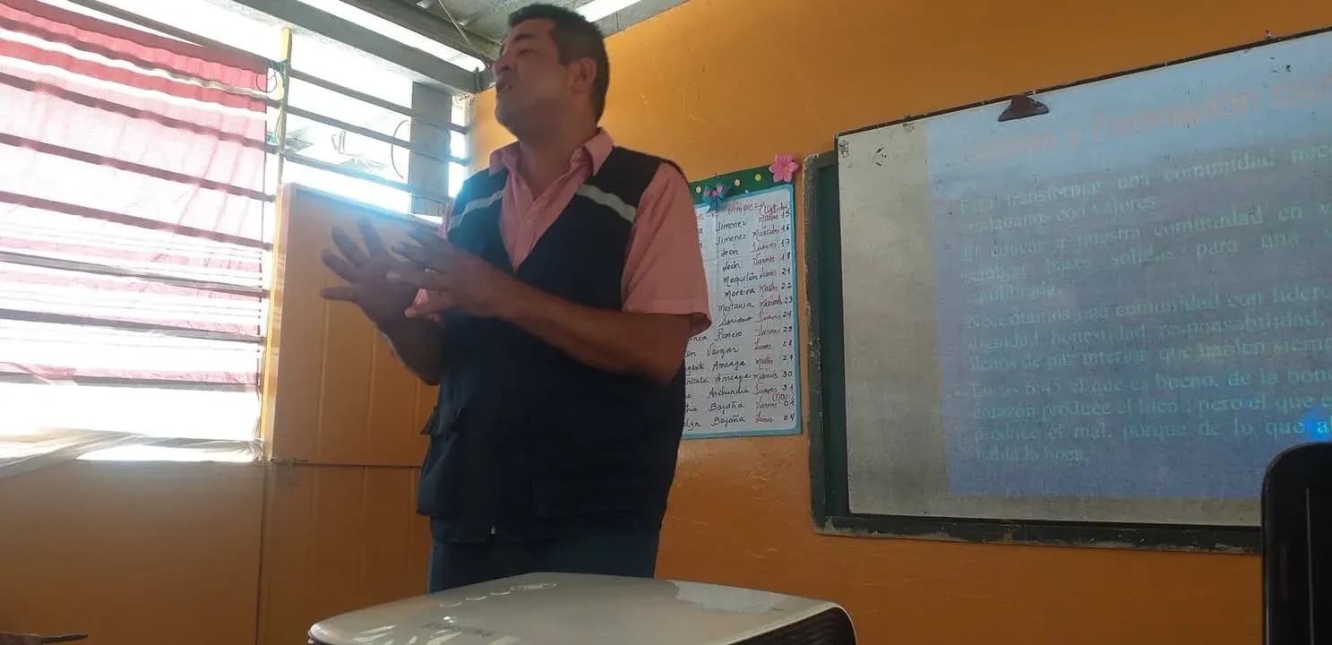 Taller de liderazgo en Juan Bautista Aguirre