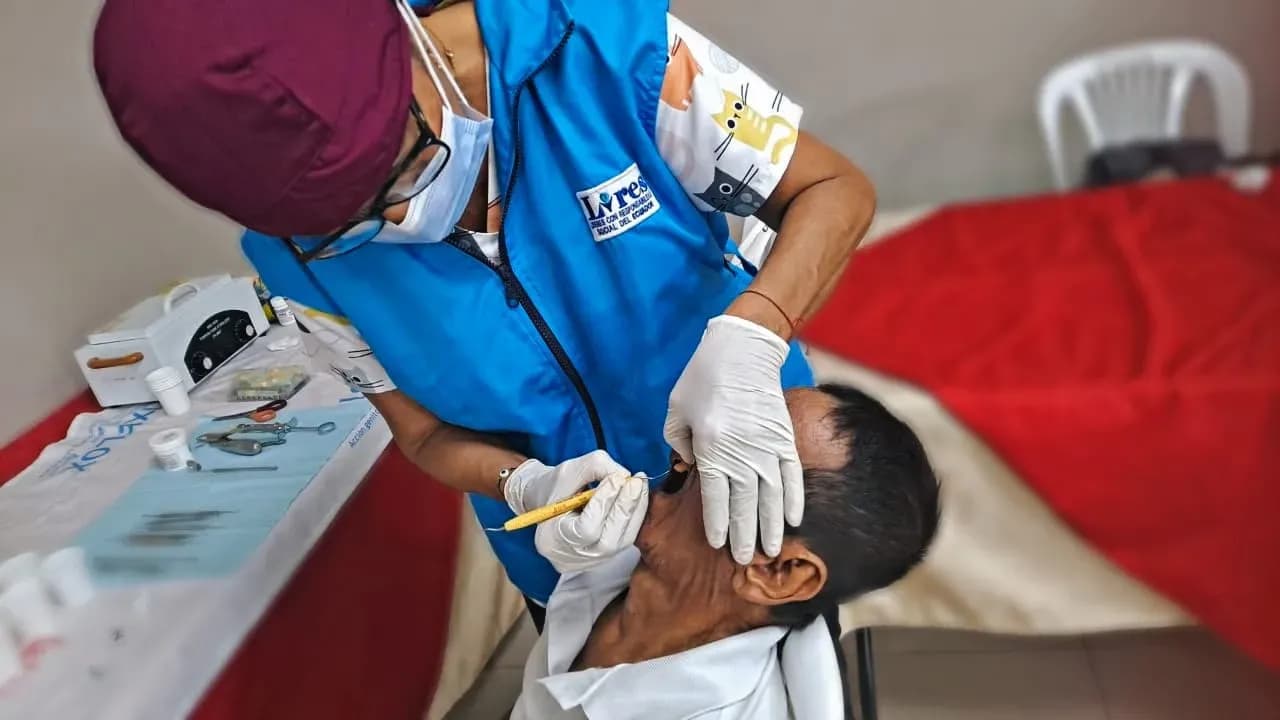 Brigada médica en Nobol atendió a 60 adultos mayores