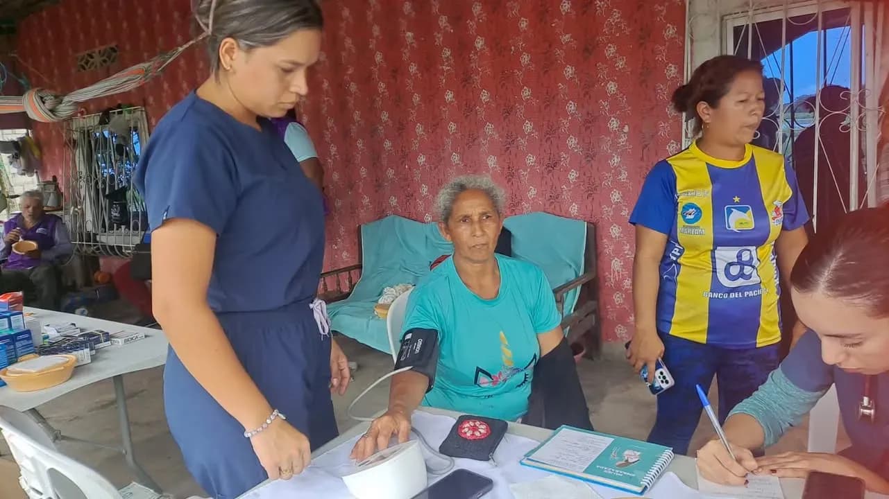 Free medical brigade in Juján