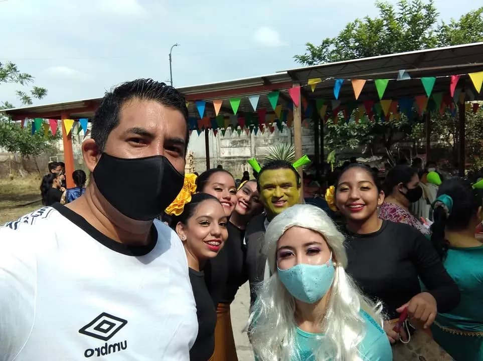 Festival Navideño alegra a 100 niños en Daule