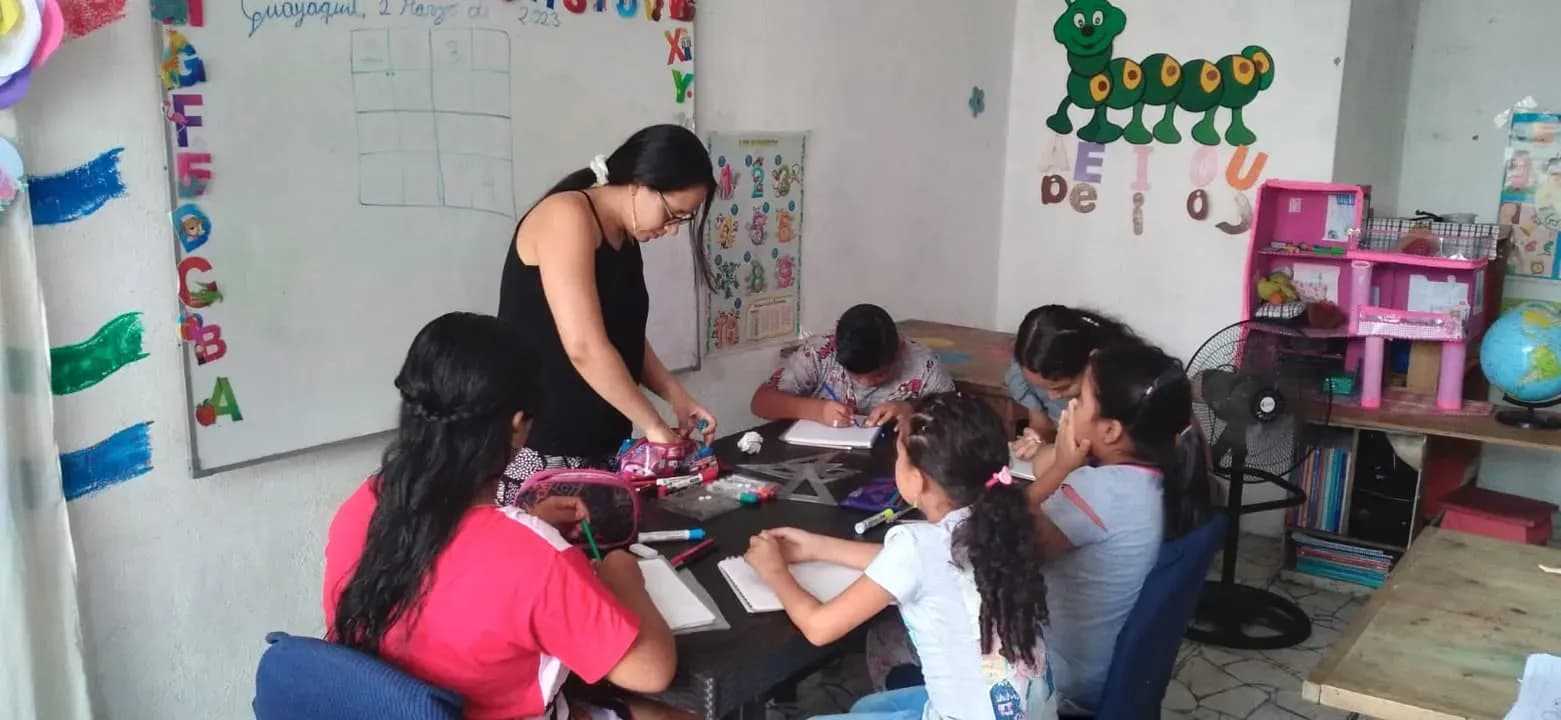 Fundación LIRES apoya educación en Isla Trinitaria