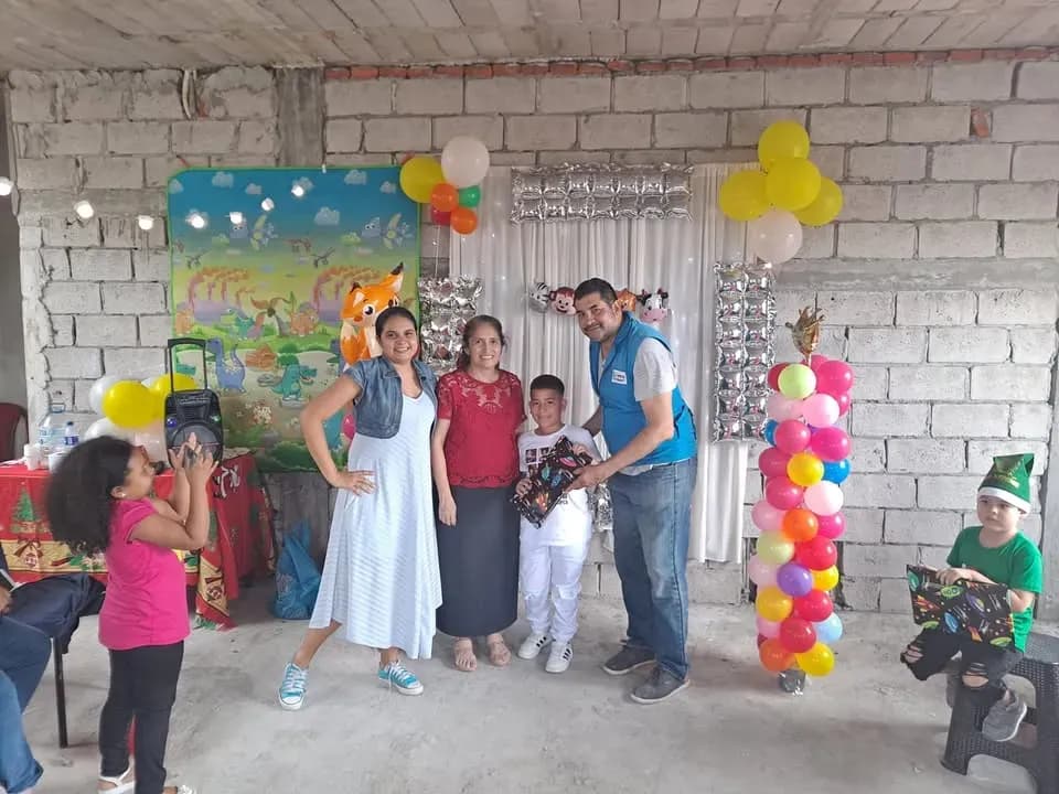 Fundación LIRES bendice a 40 niños en Guayaquil