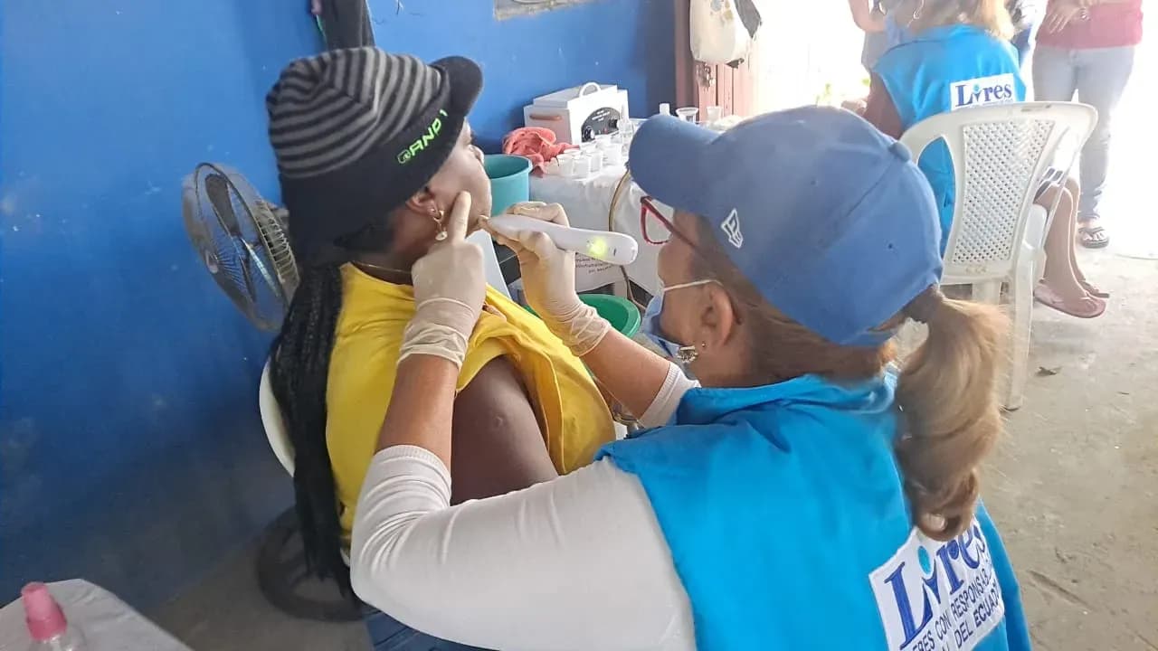 Fundación LIRES brinda atención médica a 300 familias en Daule