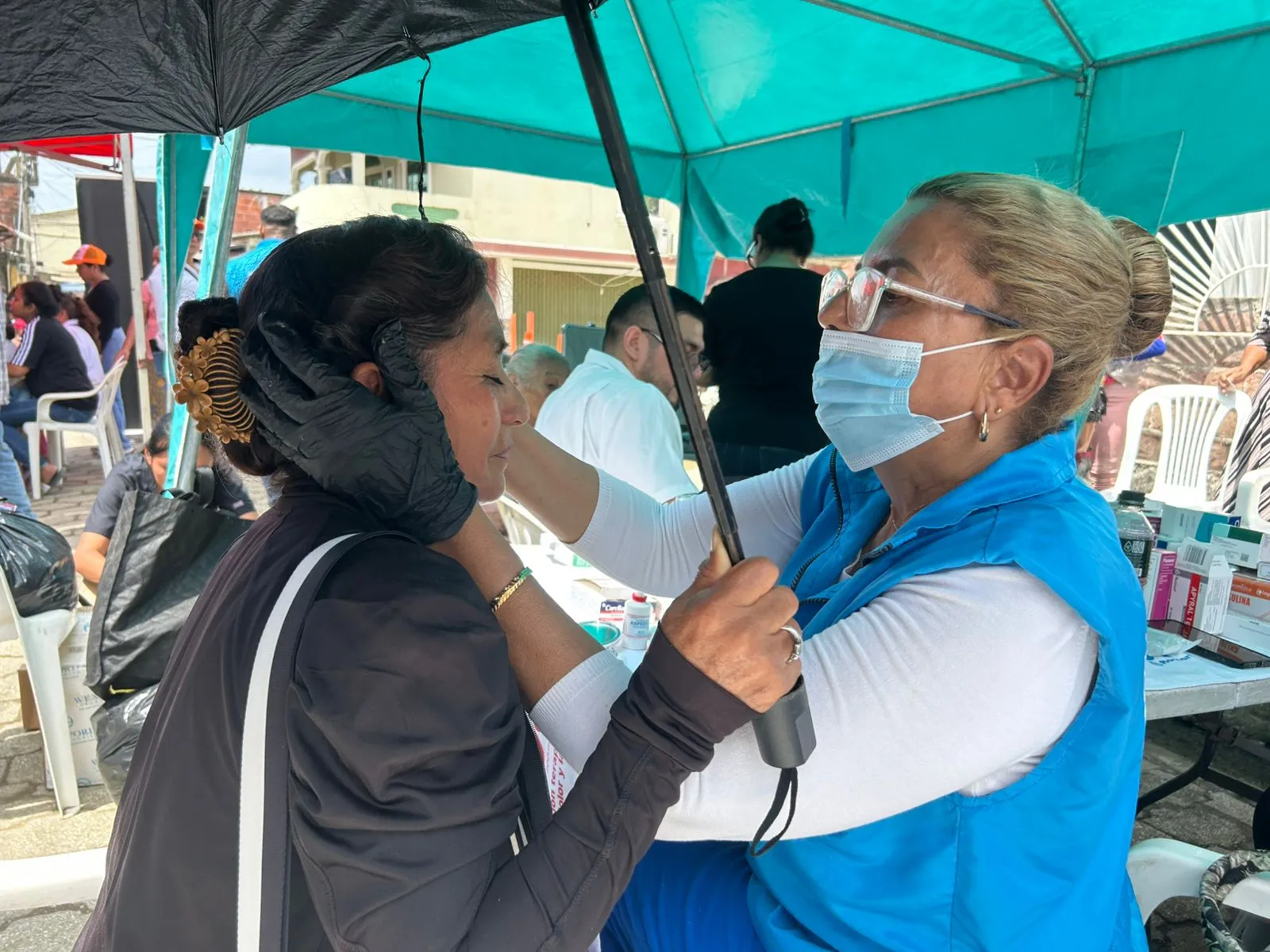 Brigada médica en Nobol beneficia a Barrio Lindo