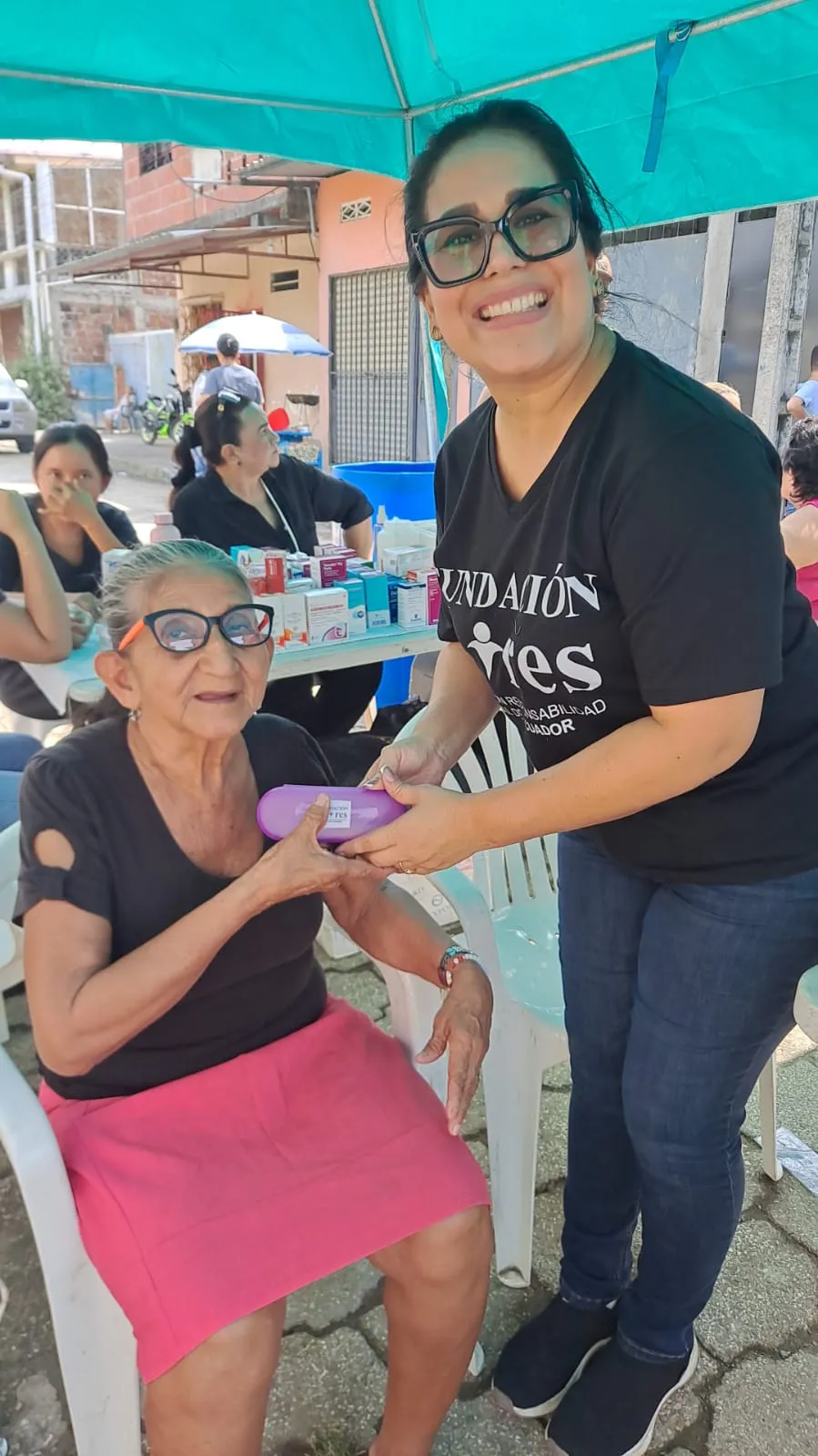Brigada médica en Nobol beneficia a Barrio Lindo