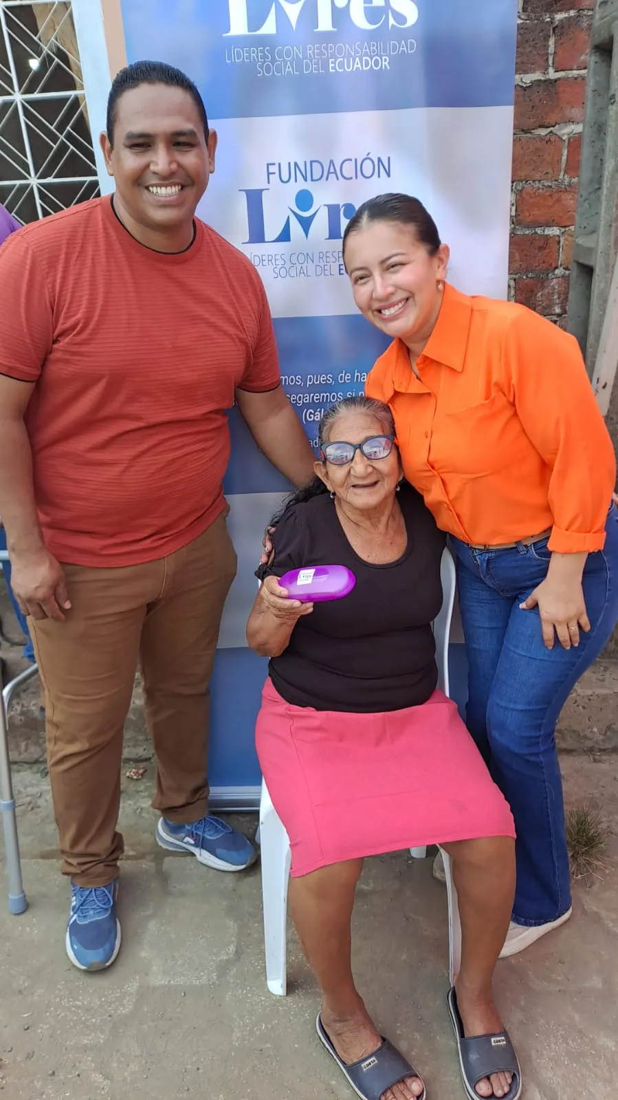 Brigada médica en Nobol beneficia a Barrio Lindo