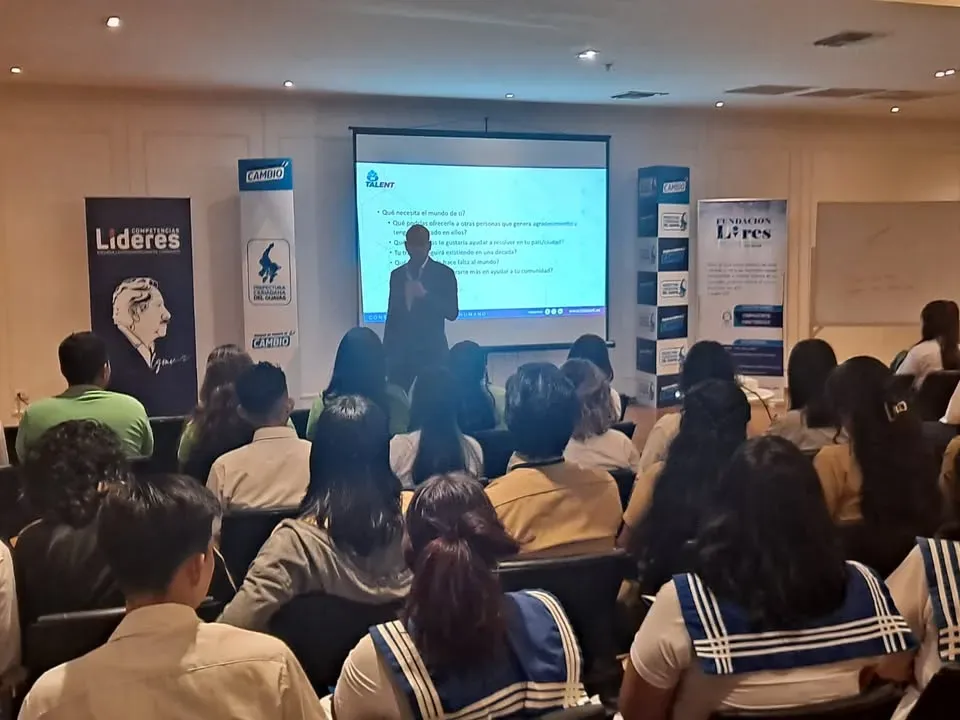 100 jóvenes beneficiados en Vacacional Competencias Lideres