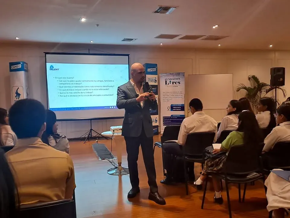 100 jóvenes beneficiados en Vacacional Competencias Lideres