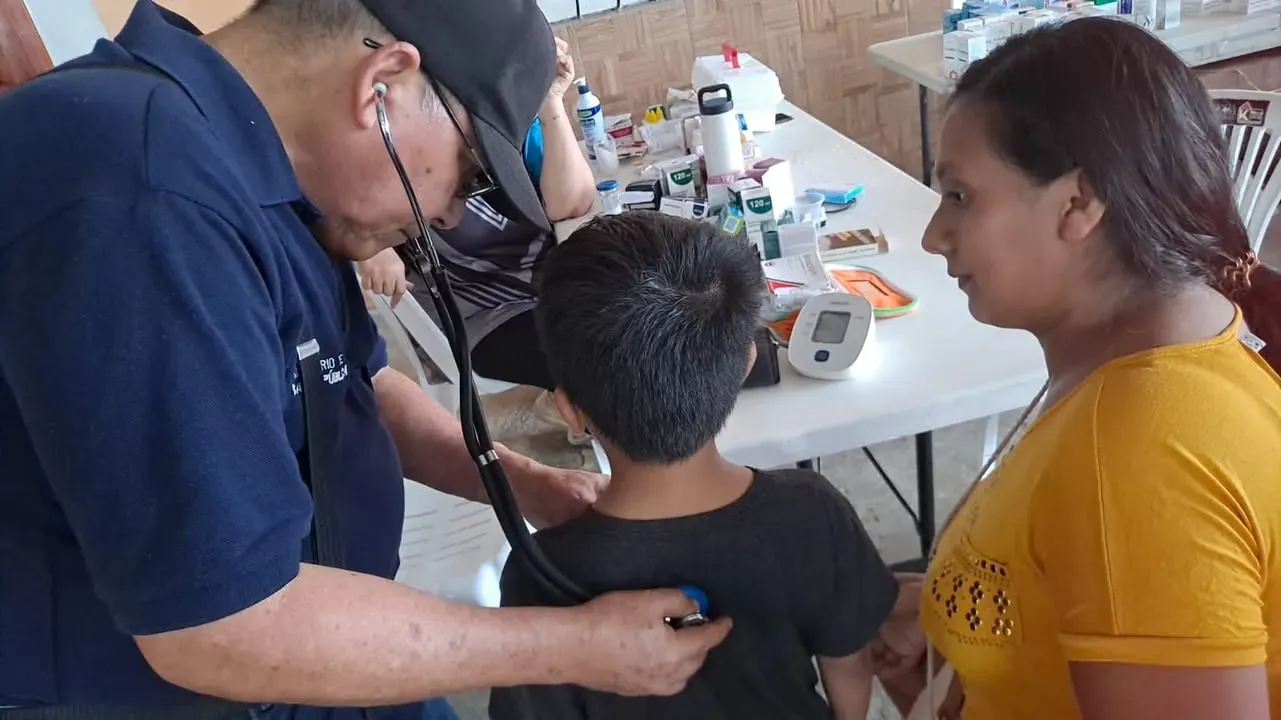 120 personas recibieron atención médica gratuita en Nobol