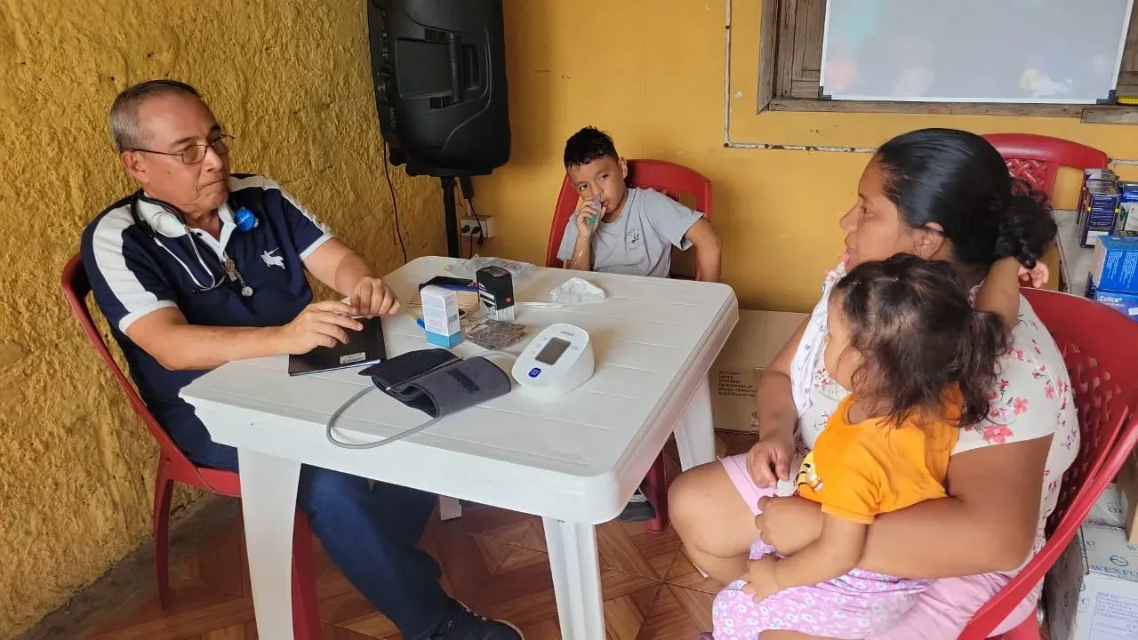 130 personas atendidas en brigada médica en Guayaquil