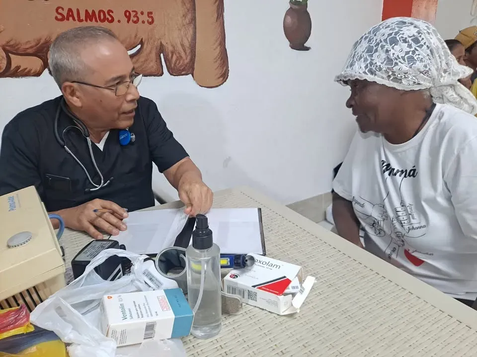 140 personas recibieron atención médica gratuita en Bastión Popular