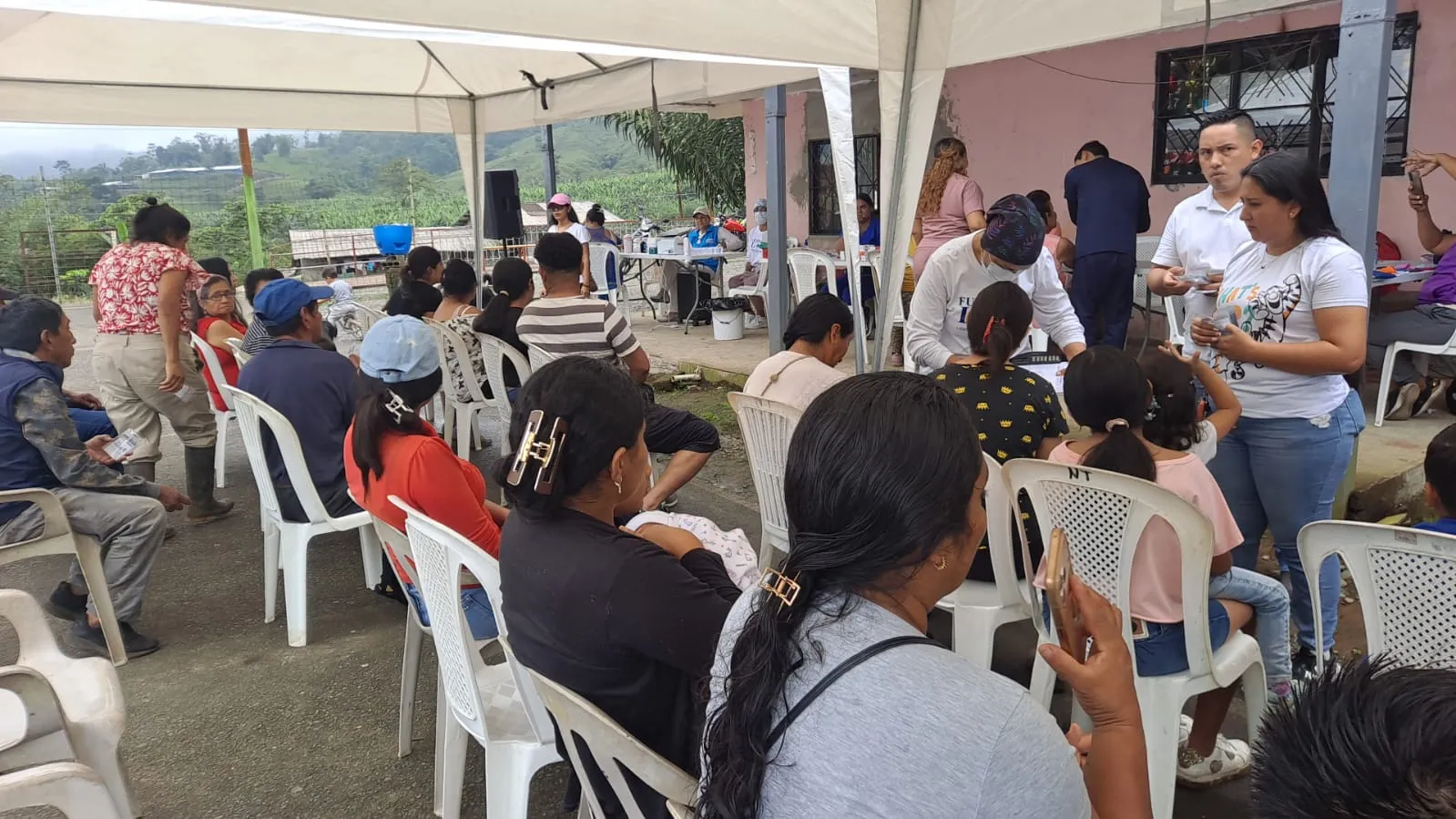 Brigada médica en Bucay beneficia a familias de Esperanza Alta