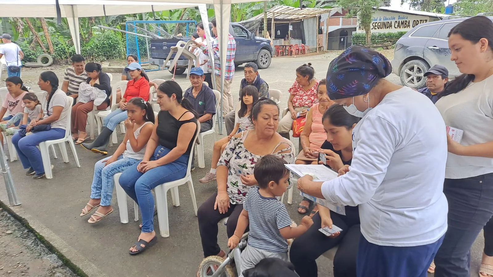 Brigada médica en Bucay beneficia a familias de Esperanza Alta