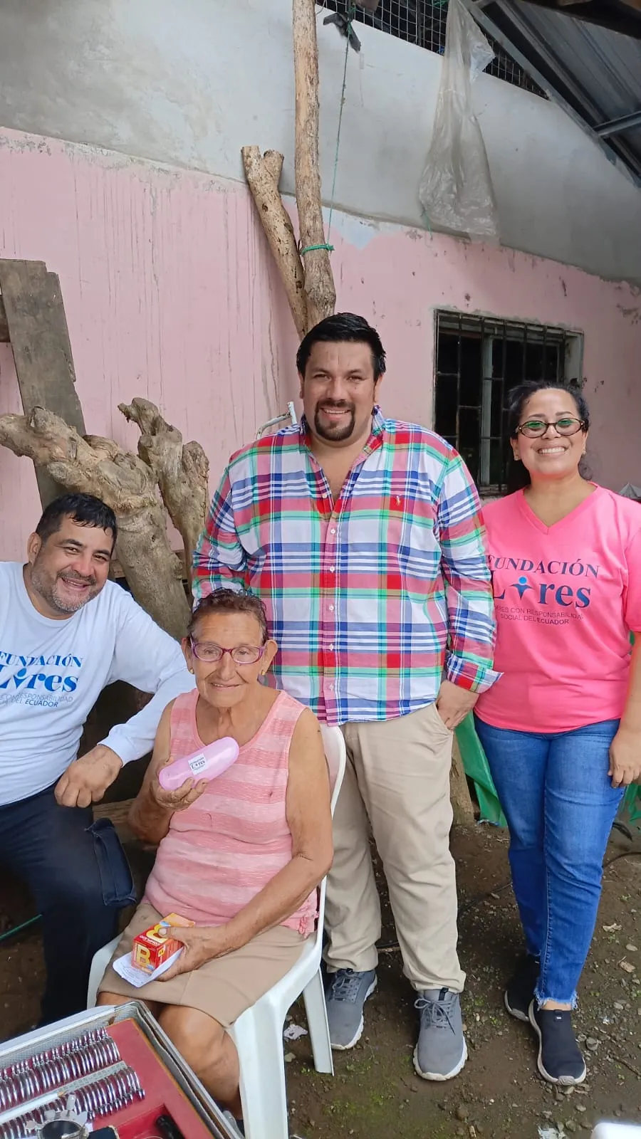 Brigada médica en Bucay beneficia a familias de Esperanza Alta
