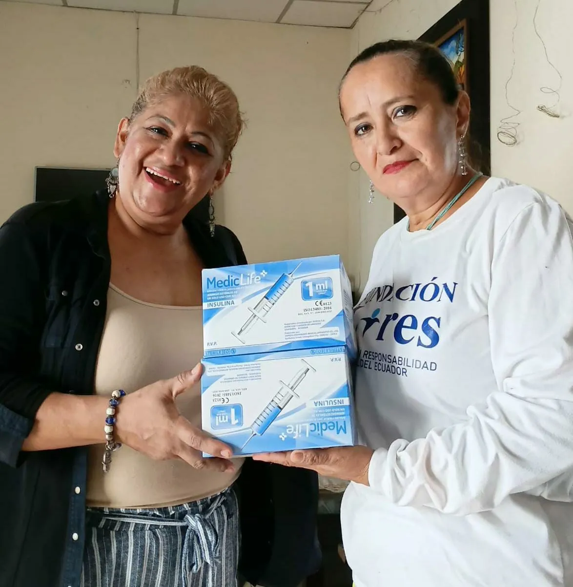 Donación de jeringas de insulina en Fundación LIRES