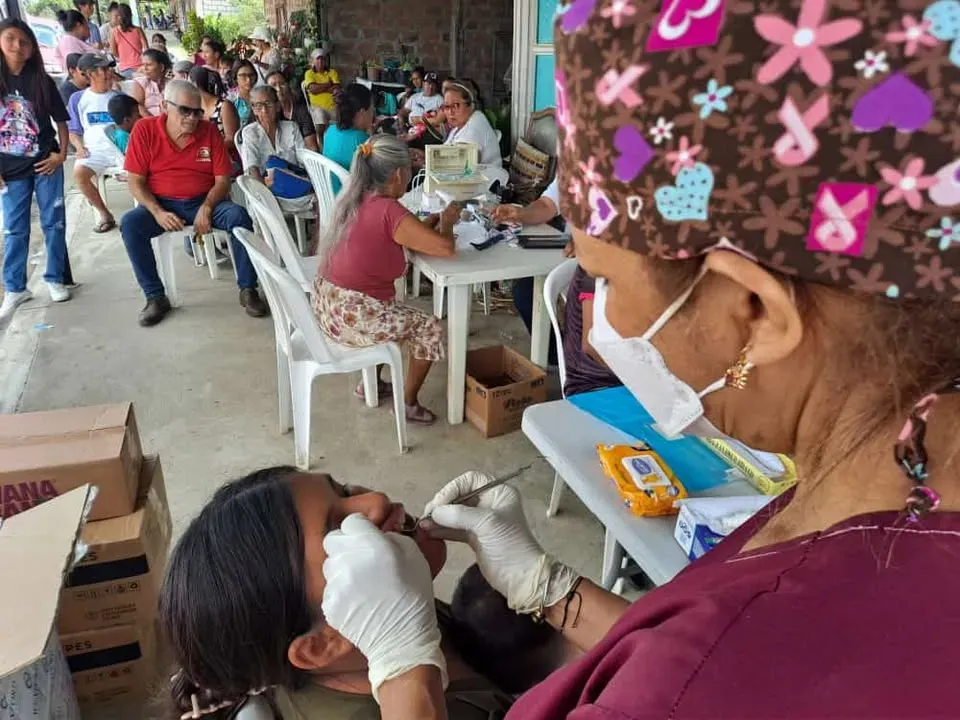 70 personas atendidas en brigada médica en Pedro Carbo