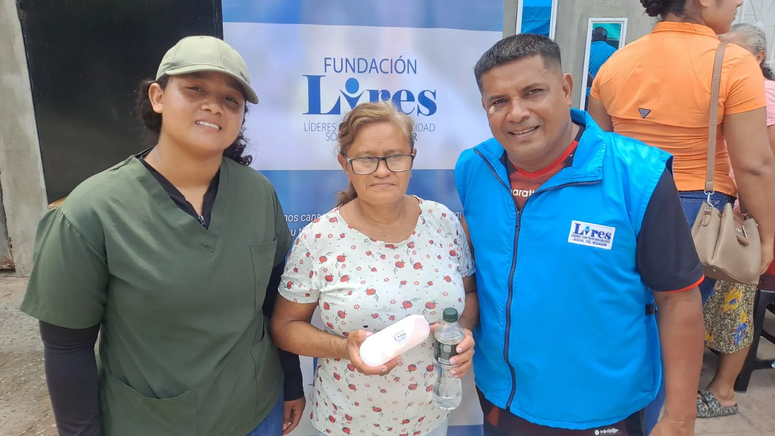 Brigada médica en Nobol beneficia a Barrio Lindo