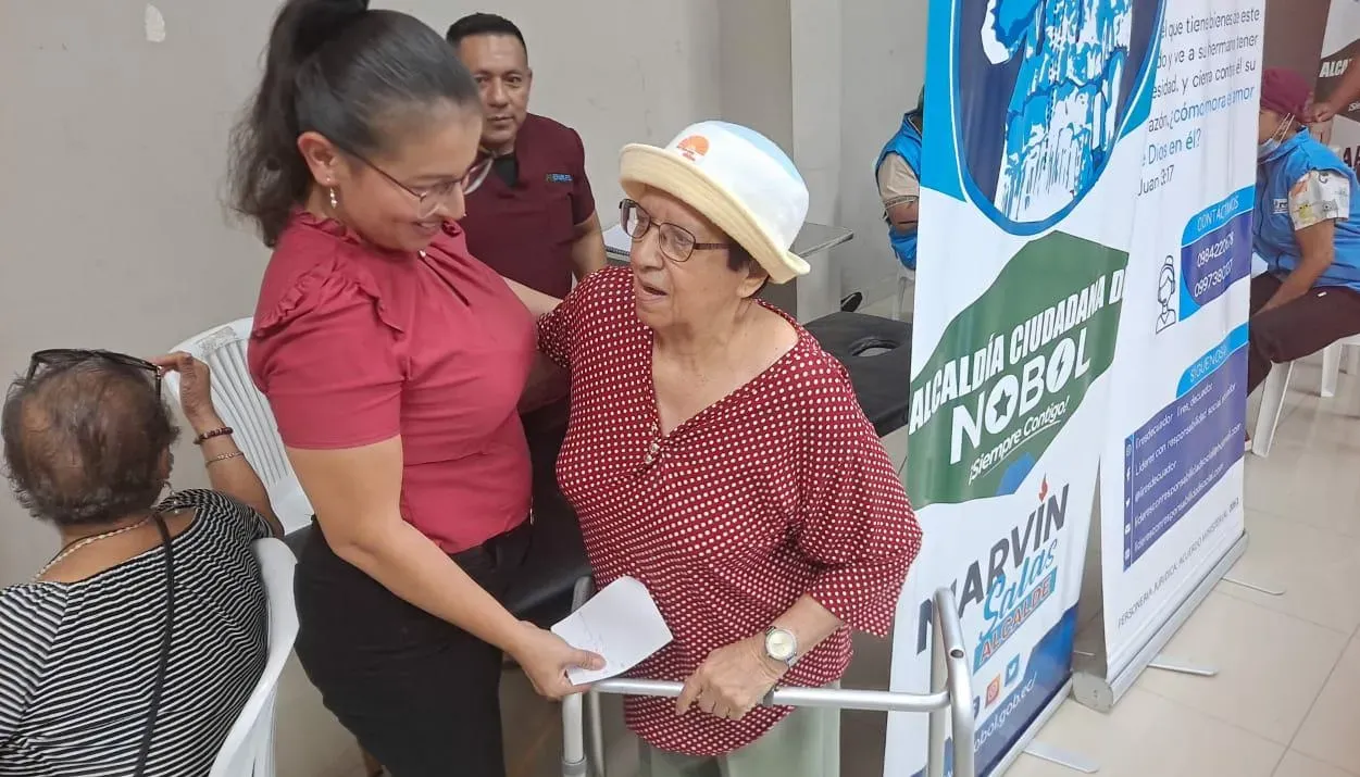 Brigada médica en Nobol atendió a 60 adultos mayores